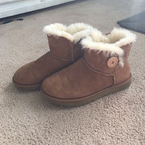 UGG BOOTS